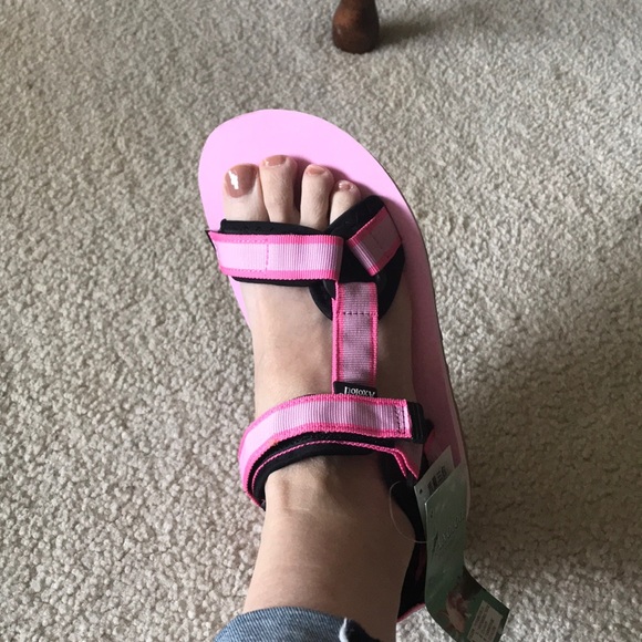 Brand new sandals - Picture 3 of 3